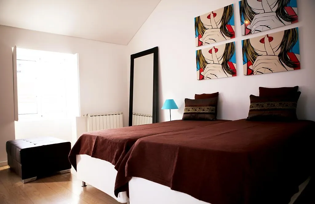 Triplex With Garage - Praca Das Flores-1